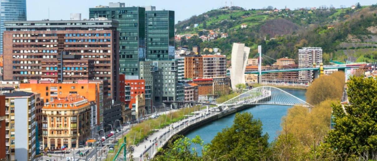 A 5 Minutos Andando Del Casco Viejo, Ayuntamiento, Plaza Circular Y Gran Via De Bilbao Y Proximo A Las 2 Lineas De Metro Exterior foto