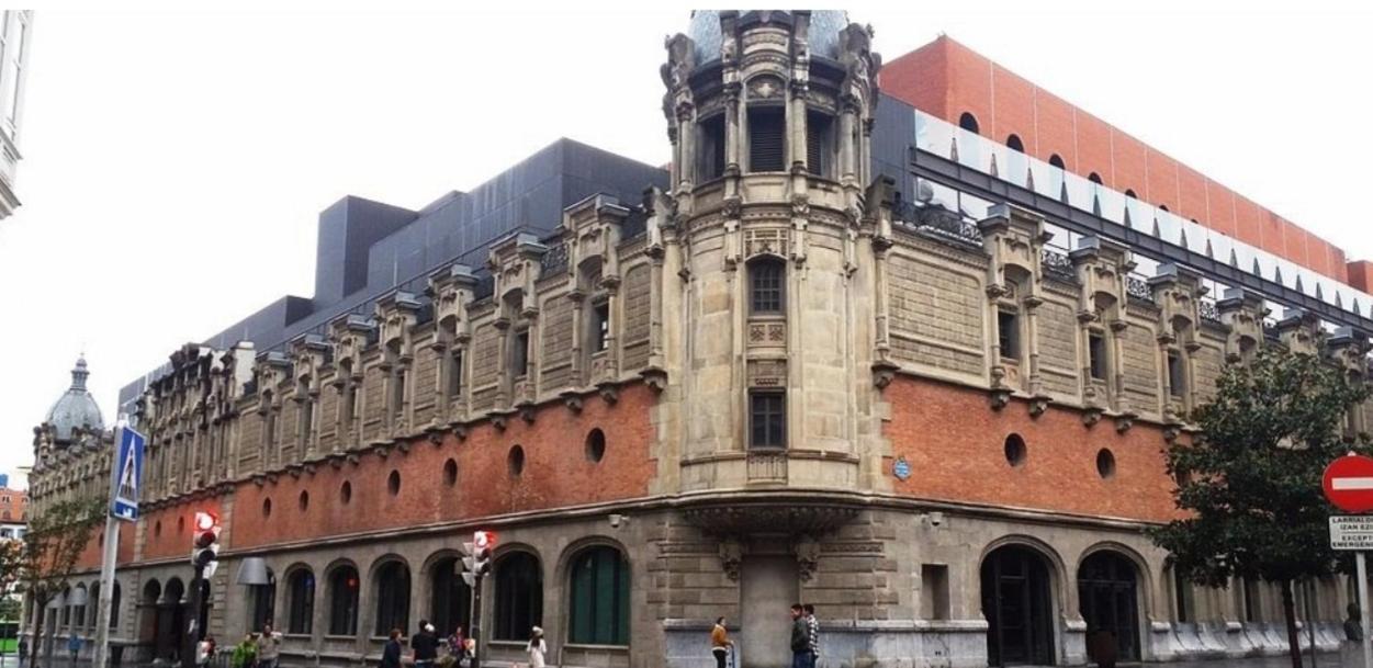A 5 Minutos Andando Del Casco Viejo, Ayuntamiento, Plaza Circular Y Gran Via De Bilbao Y Proximo A Las 2 Lineas De Metro Exterior foto